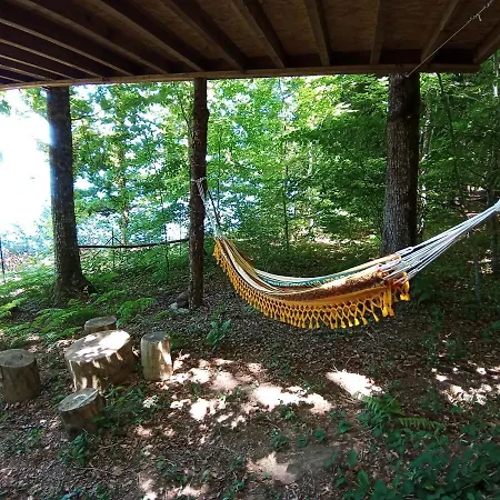Cabanes Dans Les Arbres Du Saint-Etienne-Cantales