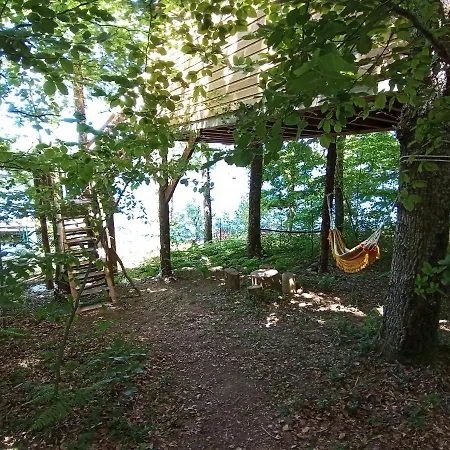 Cabanes Dans Les Arbres Du * Saint-Etienne-Cantales